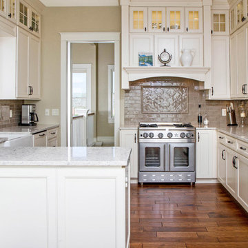 White Knotty Maple Farmhouse Style Kitchen