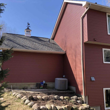 Norandex Cedar Knolls- Vinyl Siding- Firebrick Red