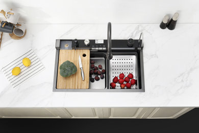 Minimalist kitchen photo in Los Angeles