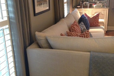Example of a transitional living room design in Little Rock