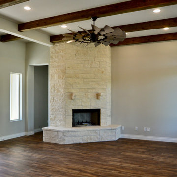 Farmhouse: 3,153 ft²/4 bd/3 bth/2ST