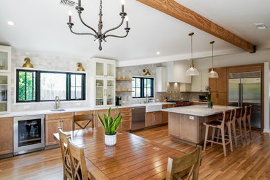 Kitchen - modern kitchen idea in Los Angeles