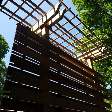 Garden privacy fence and trellis