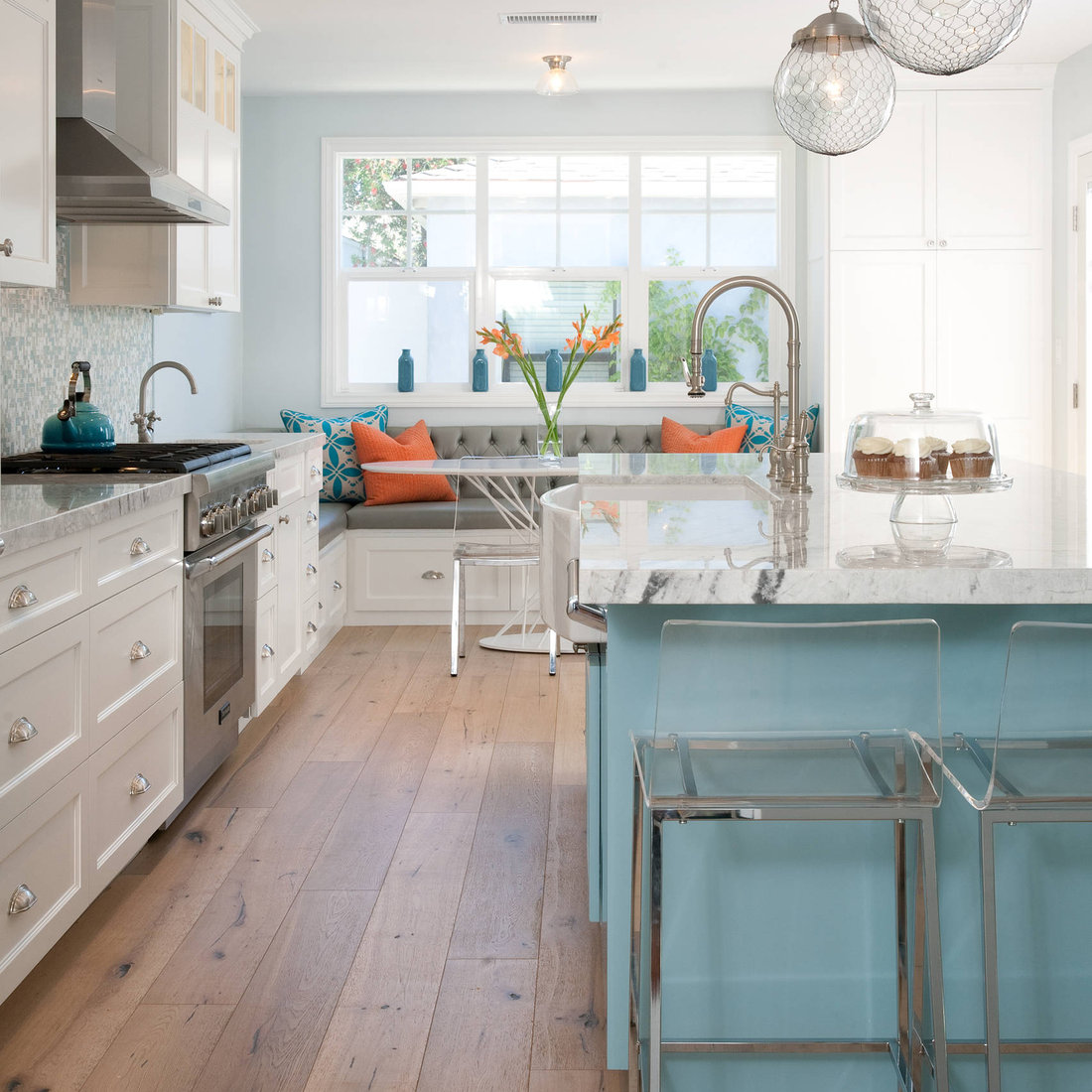 Kitchen Island and Breakfast Nook