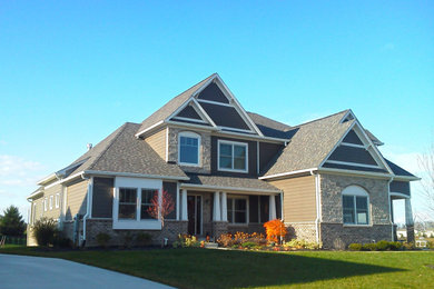 Example of an arts and crafts house exterior design in Indianapolis