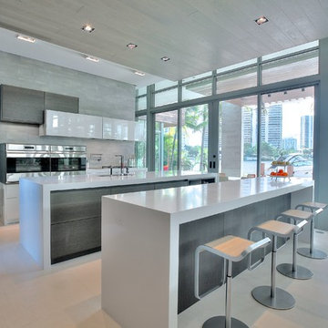 Modern Miami Kitchen Renovation - Leicht