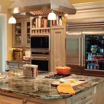 A Kitchen Designed for Entertaining (Houston, TX)