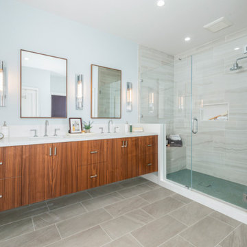 Norlyn - Transitional Master Bathroom