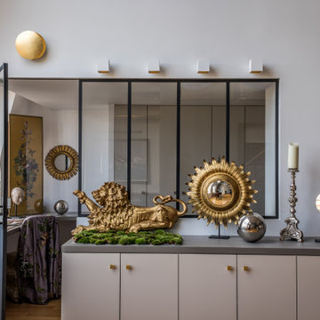 Un buffet sur-mesure accompagne les lignes d'une verrière sur-mesure