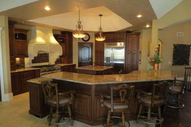 Inspiration for a timeless kitchen remodel in Chicago
