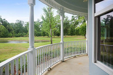 Inspiration for a timeless porch remodel in New Orleans