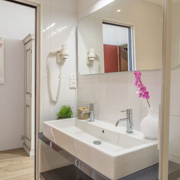 Rénovation d'une salle de bain douche, bois nature