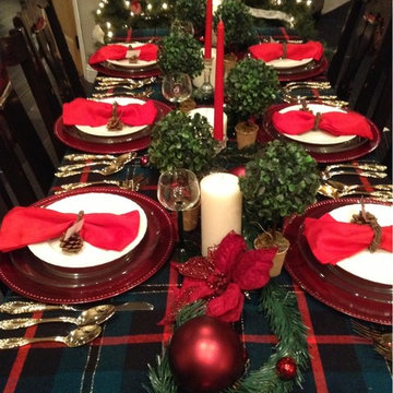 Rustic and Traditional Holiday Décor Christmas Tablescape