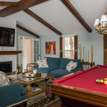 Spruce Point: Pool Room & Bar