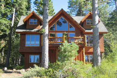 Large rustic brown one-story wood exterior home idea in Sacramento with a shingle roof