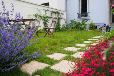 Design ideas for a small contemporary garden in Paris.