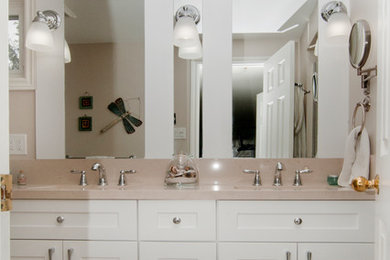 Example of a bathroom design in Toronto