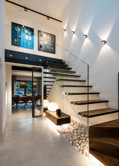 Modern Treppen by schulz.rooms