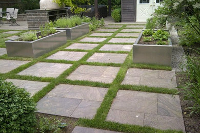 Design ideas for a contemporary landscaping in Toronto.