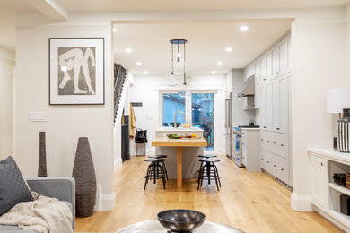 Inspiration for a modern kitchen remodel in Vancouver