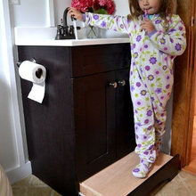 upstairs guest bathroom