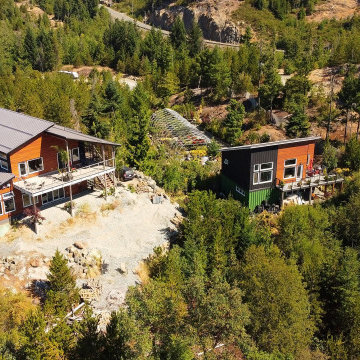 1499/1499B Trail Way - $1,695,000 – MLS Res 885121 / Com 885130