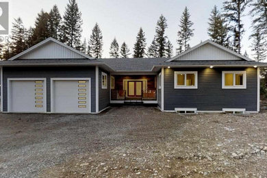 Exterior home idea in Vancouver