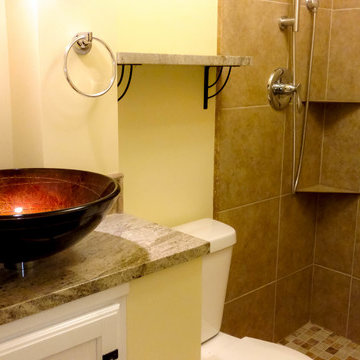 Full bathroom in small room