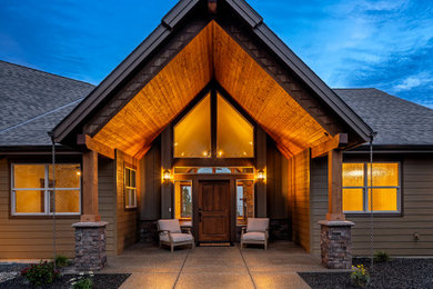 Example of an arts and crafts home design design in Other