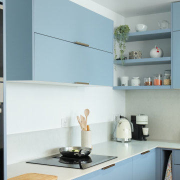 La cuisine bleue avec îlot central de Lisa
