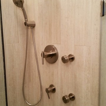 Kentland Master bathroom