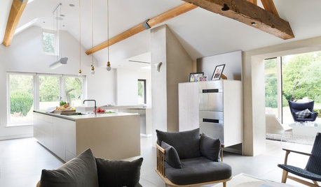 Küchenanbau aus Glas erweitert ein historisches Wohnhaus in Oxfordshire