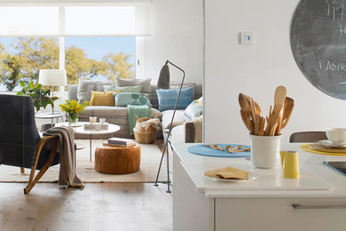 Ejemplo de cocina contemporánea grande