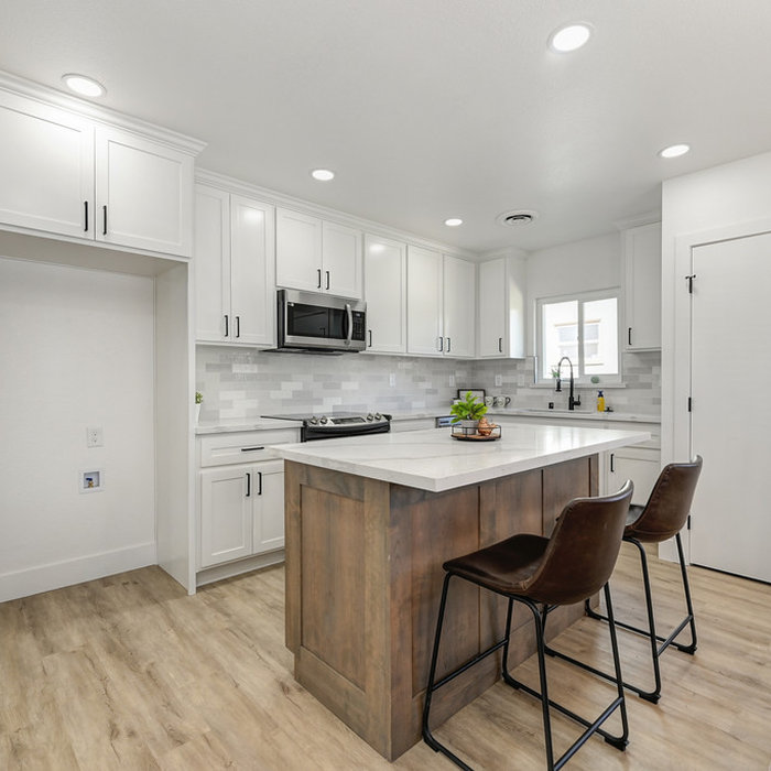 Kitchen - traditional kitchen idea in Rancho Cordova