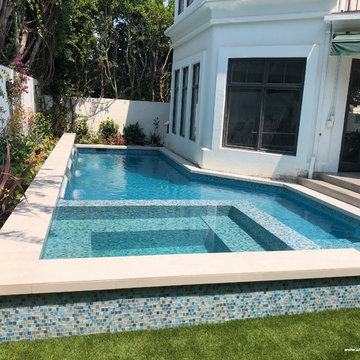 Pacific Palisades - Contemporary Rectangular Swimming Pool with Spa and Window