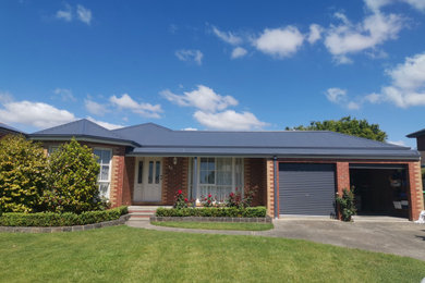 Photo of a mid-sized modern exterior in Melbourne.