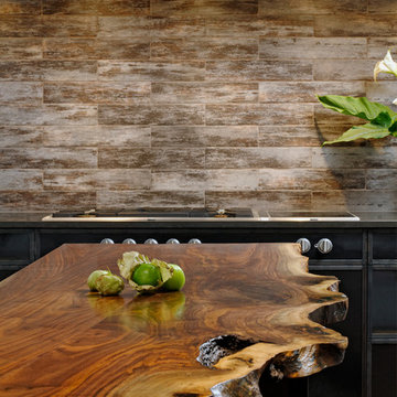 Rustic Modern Kitchen in Steel and Wood