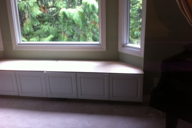 Bay window built in seat with storage