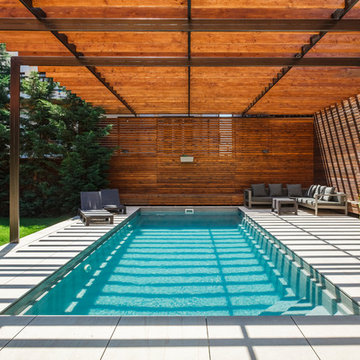 Частный дом.Территория бассейна.