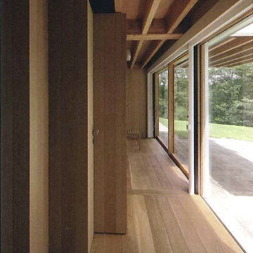 寝室レベル:ジグザク型のドア(左)で子供部屋に入る Bedroomlevel:zig-zag door(left) to child room