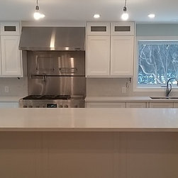 Executive Shaker | White, Horizontal & Vertical Grains, Textured Cabinet Doors - Kitchen Cabinetry