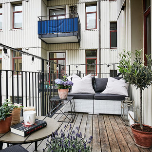 Modelo de balcones nórdico, pequeño, sin cubierta, con barandilla de metal