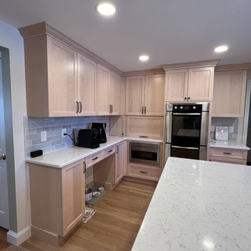 6612 - Bianco Breeze: Transforming with Quartz & Maple