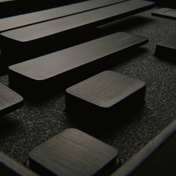 COLLECTION IN MATTE BLACK 3D CRACKED SURFACE