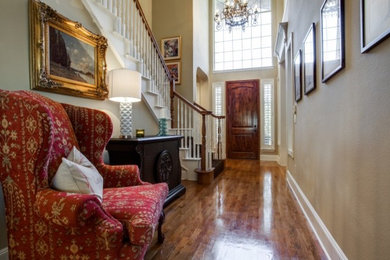 Example of a classic home design design in Dallas