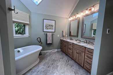 Bathroom - bathroom idea in Chicago