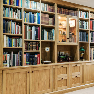 TRADITIONAL FITTED OAK HOME OFFICE AND LIBRARY