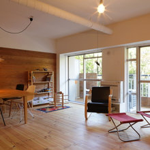 Houzzツアー：まるで公園が庭のような、すべての部屋から緑が望める家