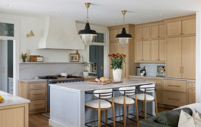 Houzz Tour: A New-build Home With Idyllic Lake Views