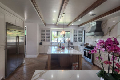 Example of a kitchen design in Sacramento